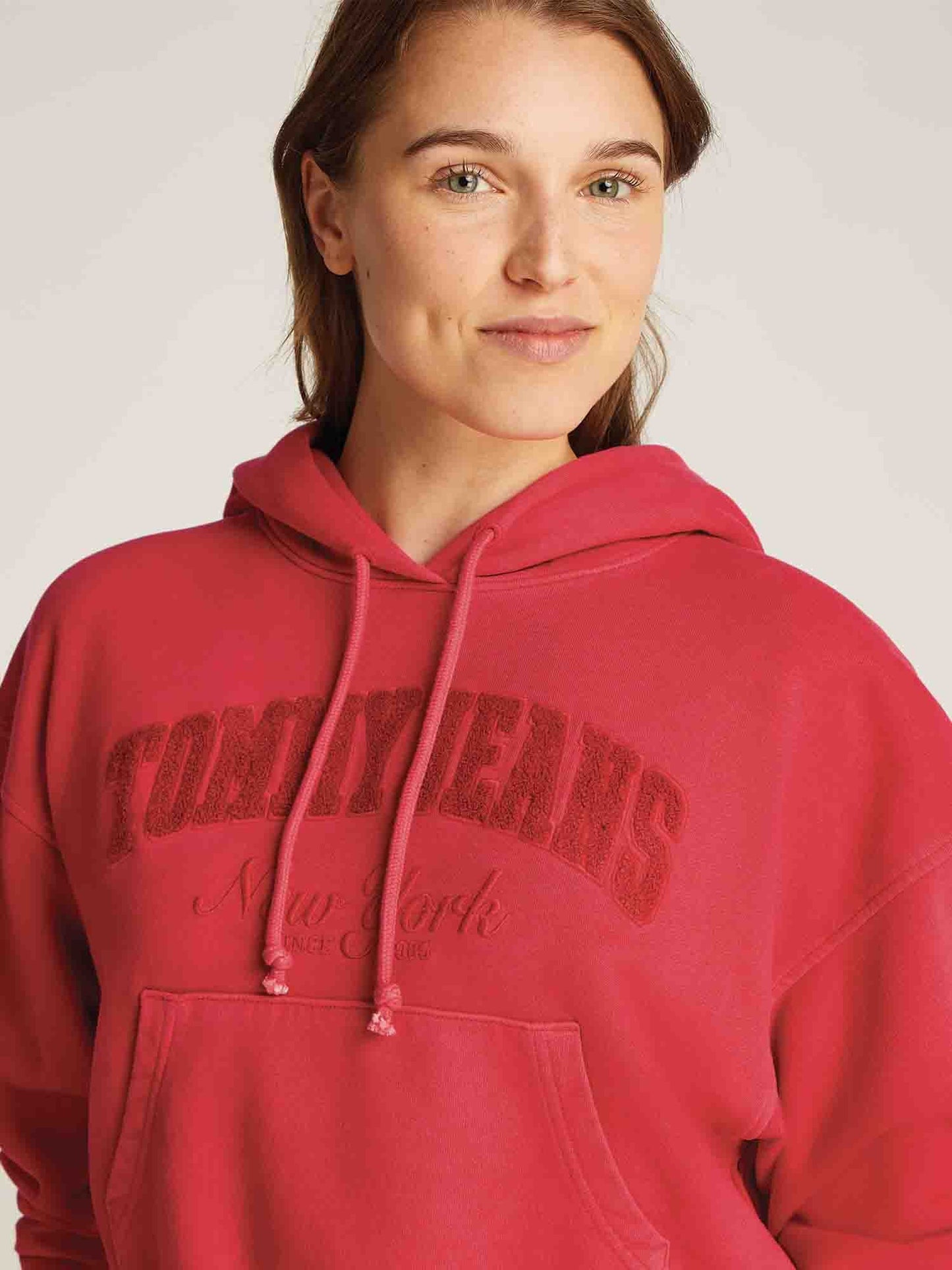 TOMMY JEANS BOXY CRP GMD VARSITY HOODIE