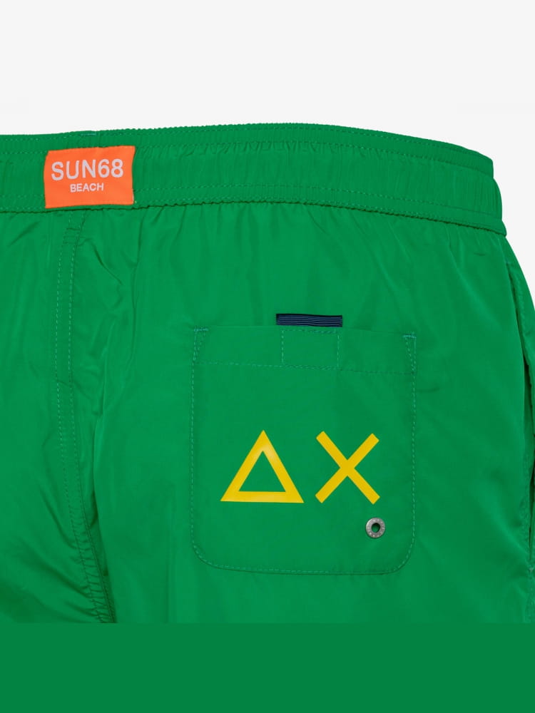 PANTALÓN DE BAÑO CON MACRO LOGO EN EL FRONTAL
