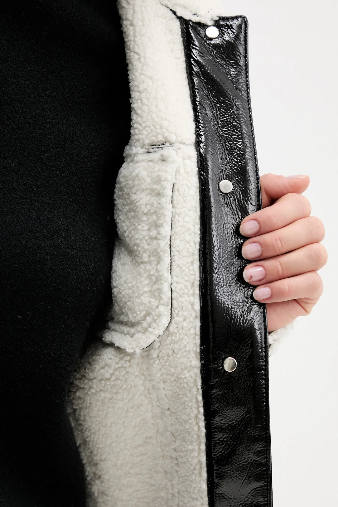 CHAQUETA DE CUERO SINTÉTICO KLJ