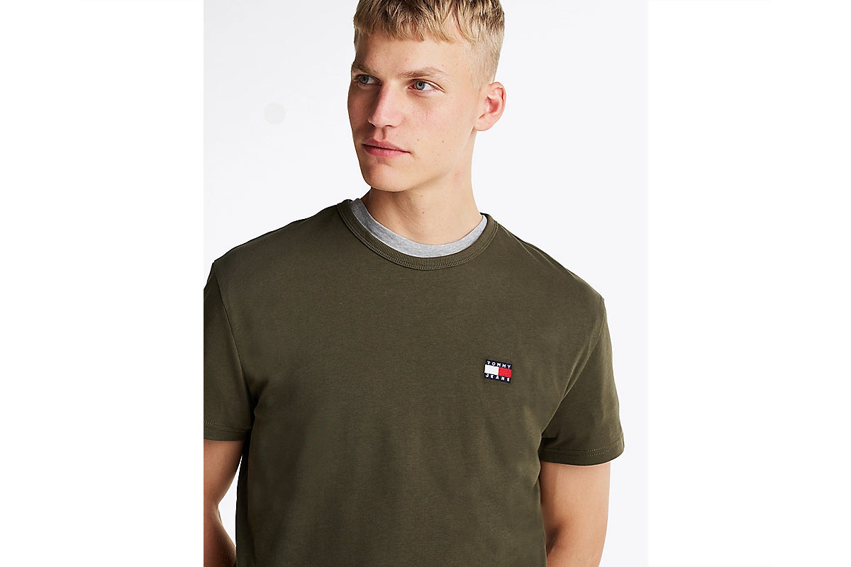 TOMMY JEANS TJM REG BADGE TEE EX