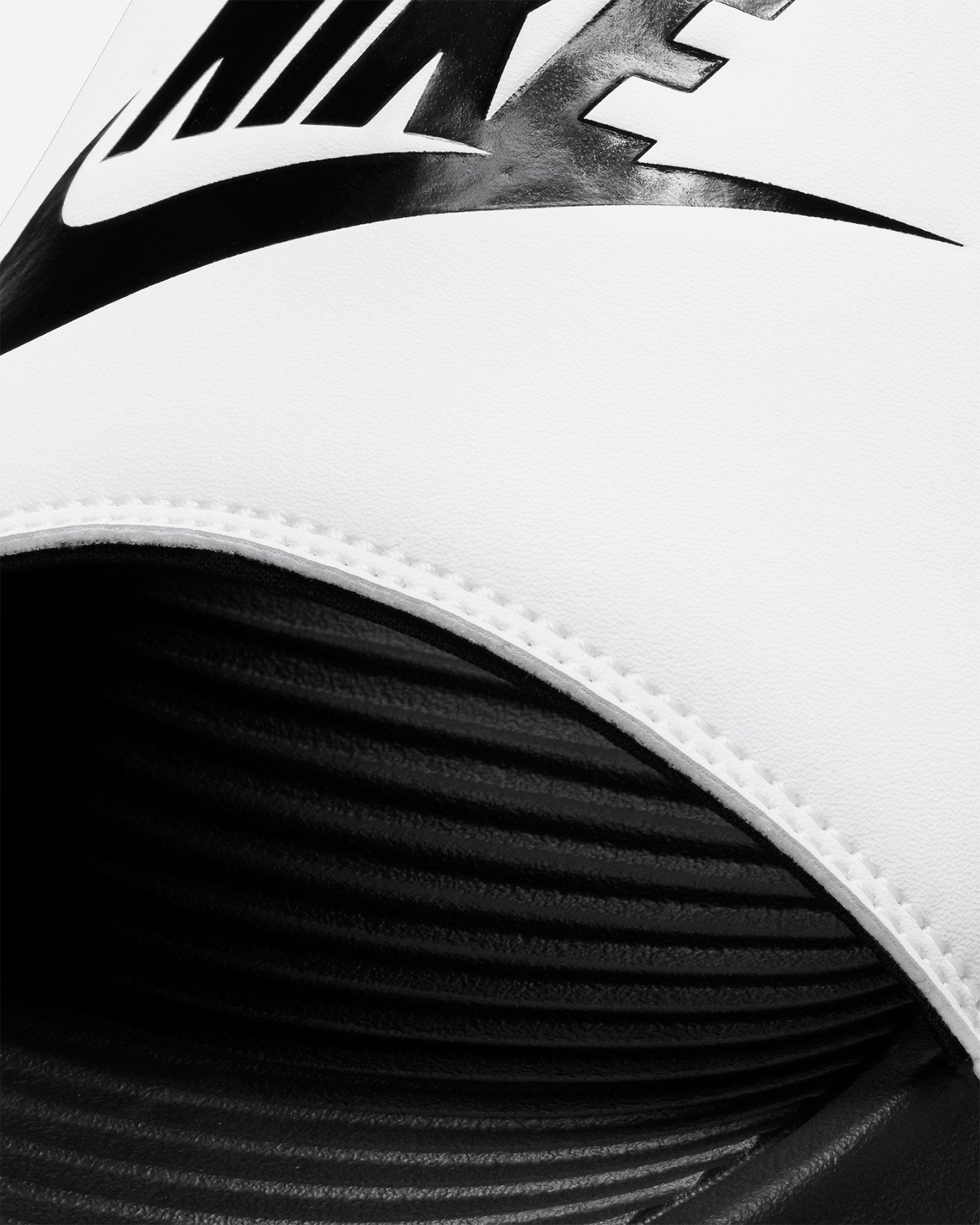 NIKE VICTORI ONE SLIDE