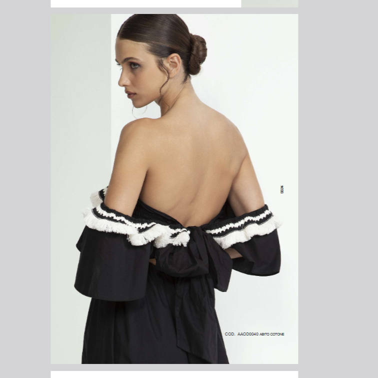 ODIO Y AMO EL VESTIDO NEGRO CON FLECOS