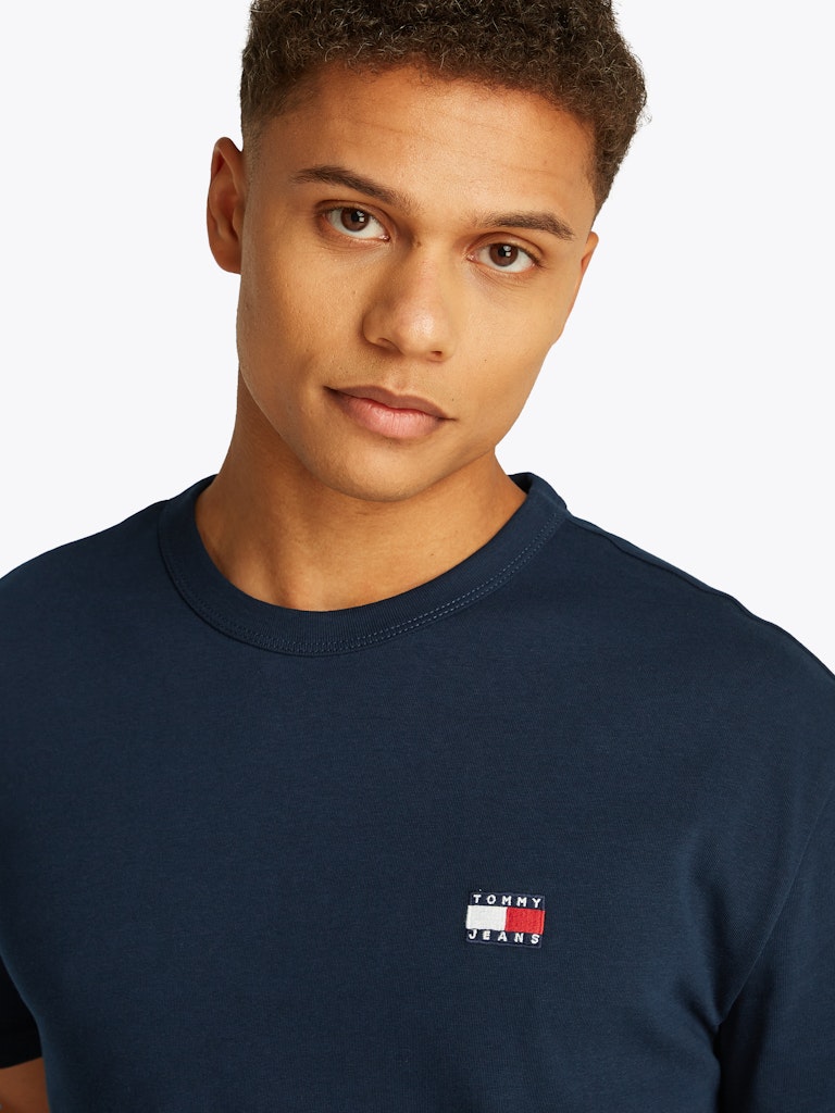 TOMMY JEANS TJM REG BADGE TEE EX