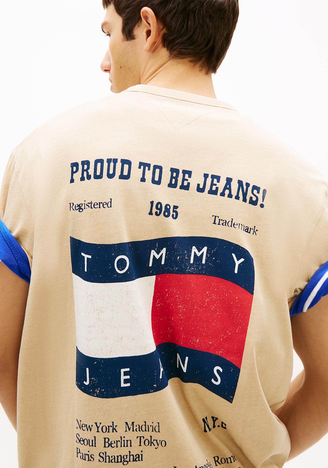 TOMMY JEANS 90S WAVING FLAG SS TEE