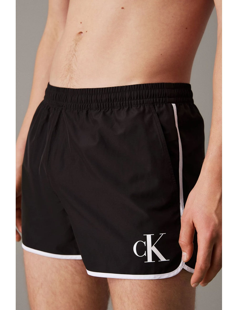 CALVIN KLEIN SHORT RUNNER