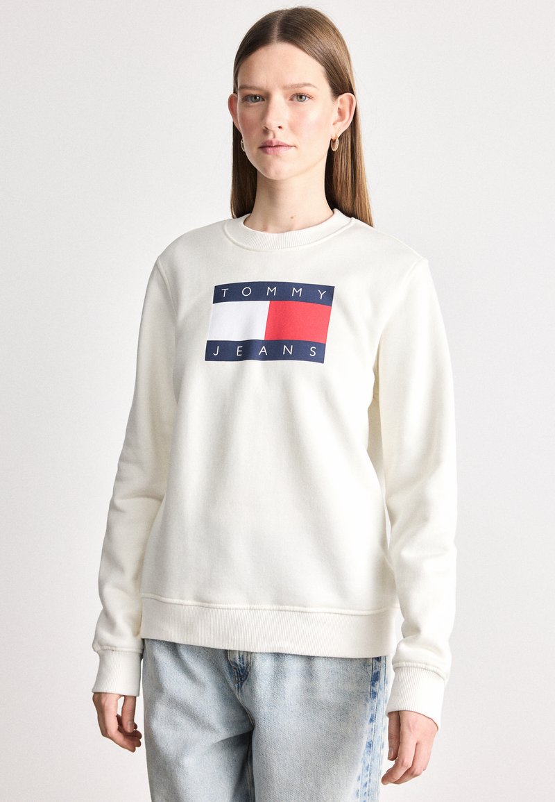 TOMMY JEANS W REG TJ FLAG CREW