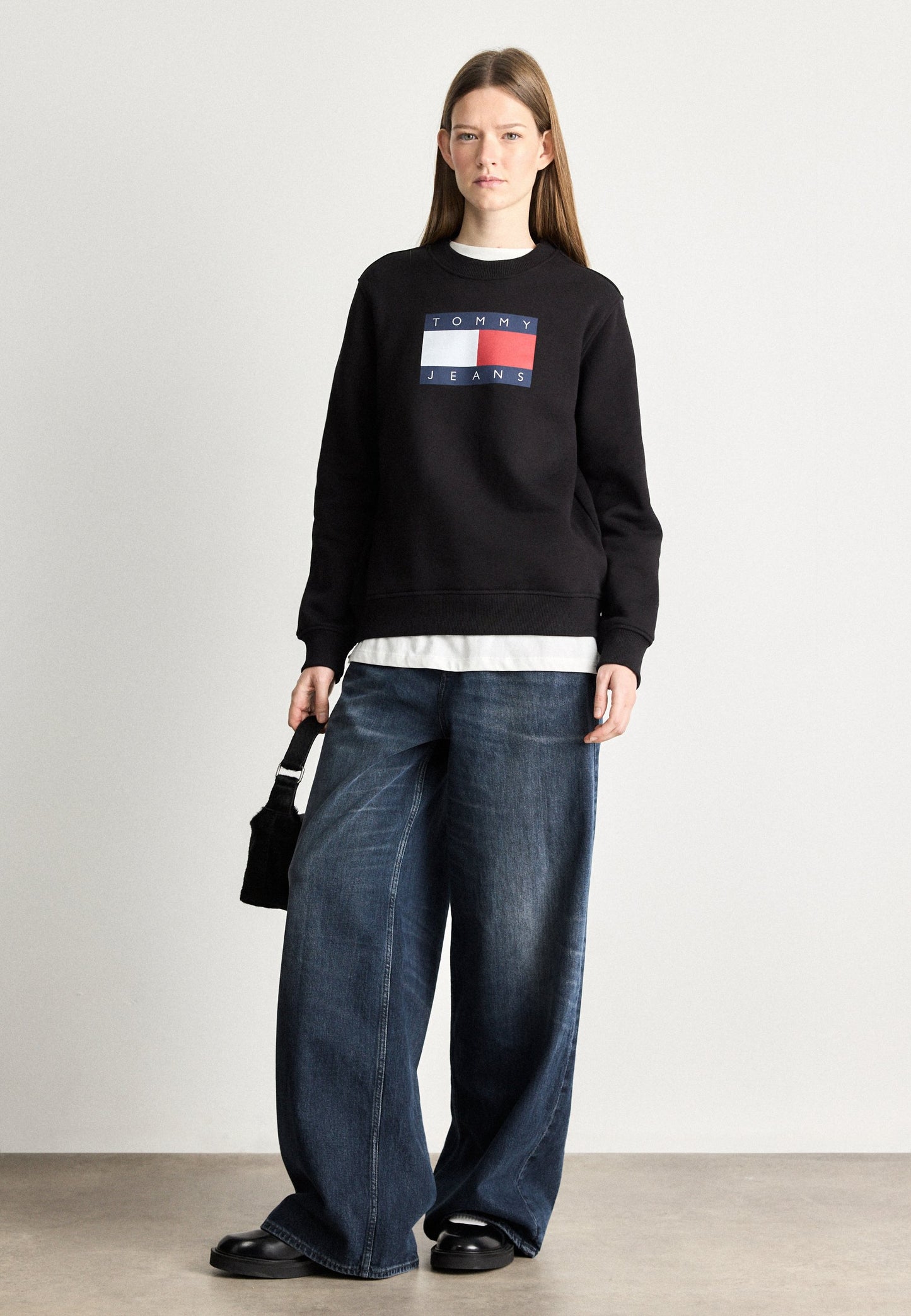 TOMMY JEANS W REG TJ FLAG CREW