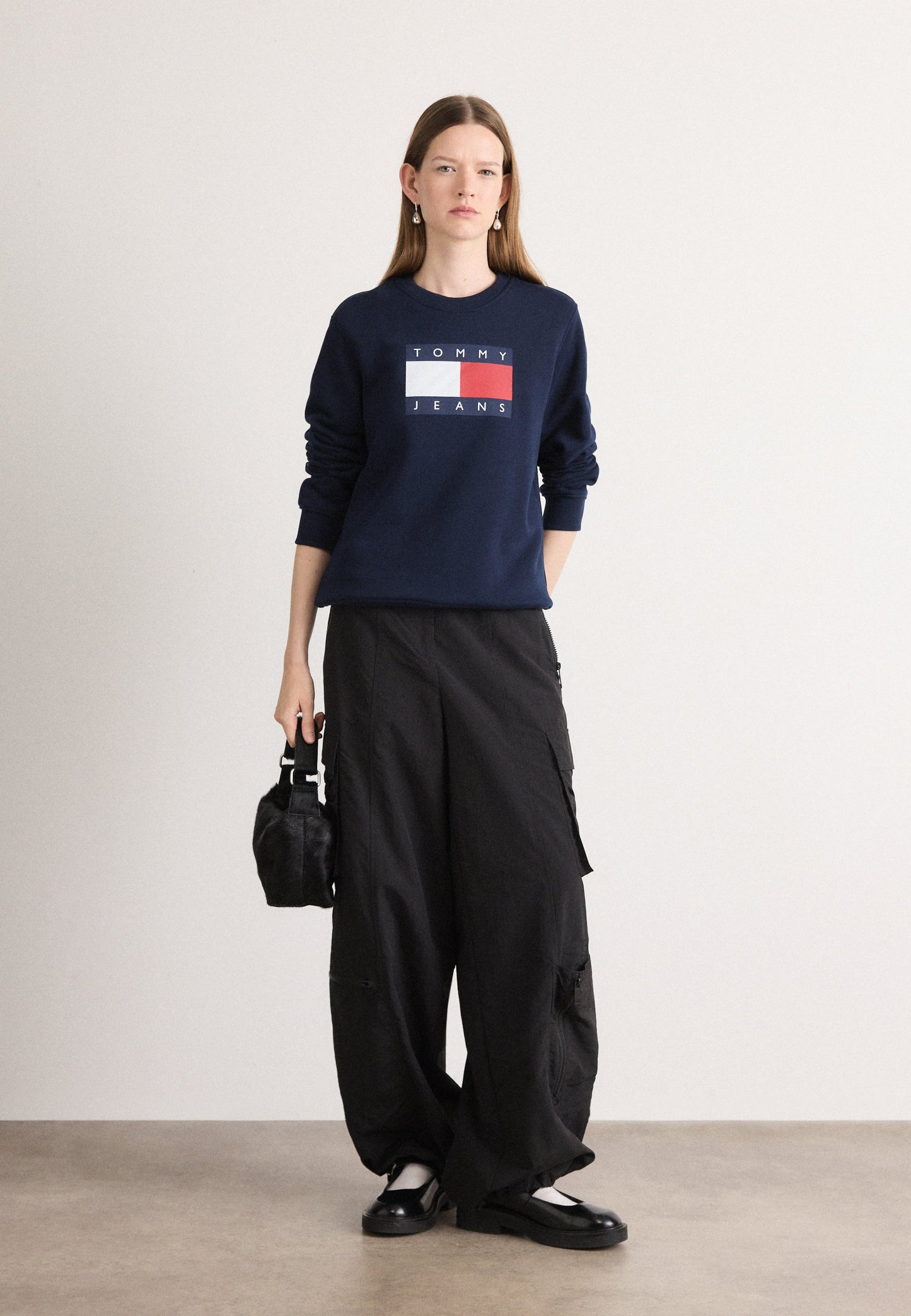 TOMMY JEANS W REG TJ FLAG CREW