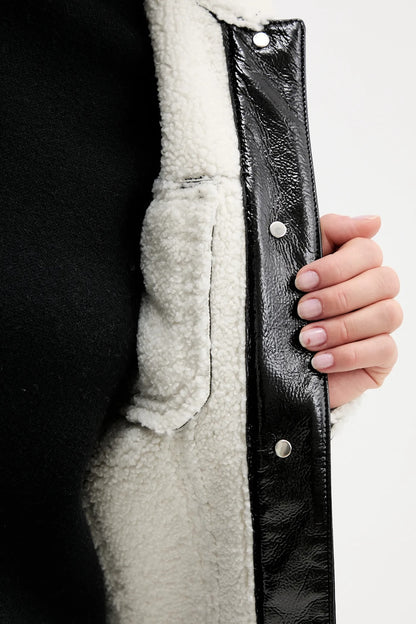 CHAQUETA DE CUERO SINTÉTICO KLJ