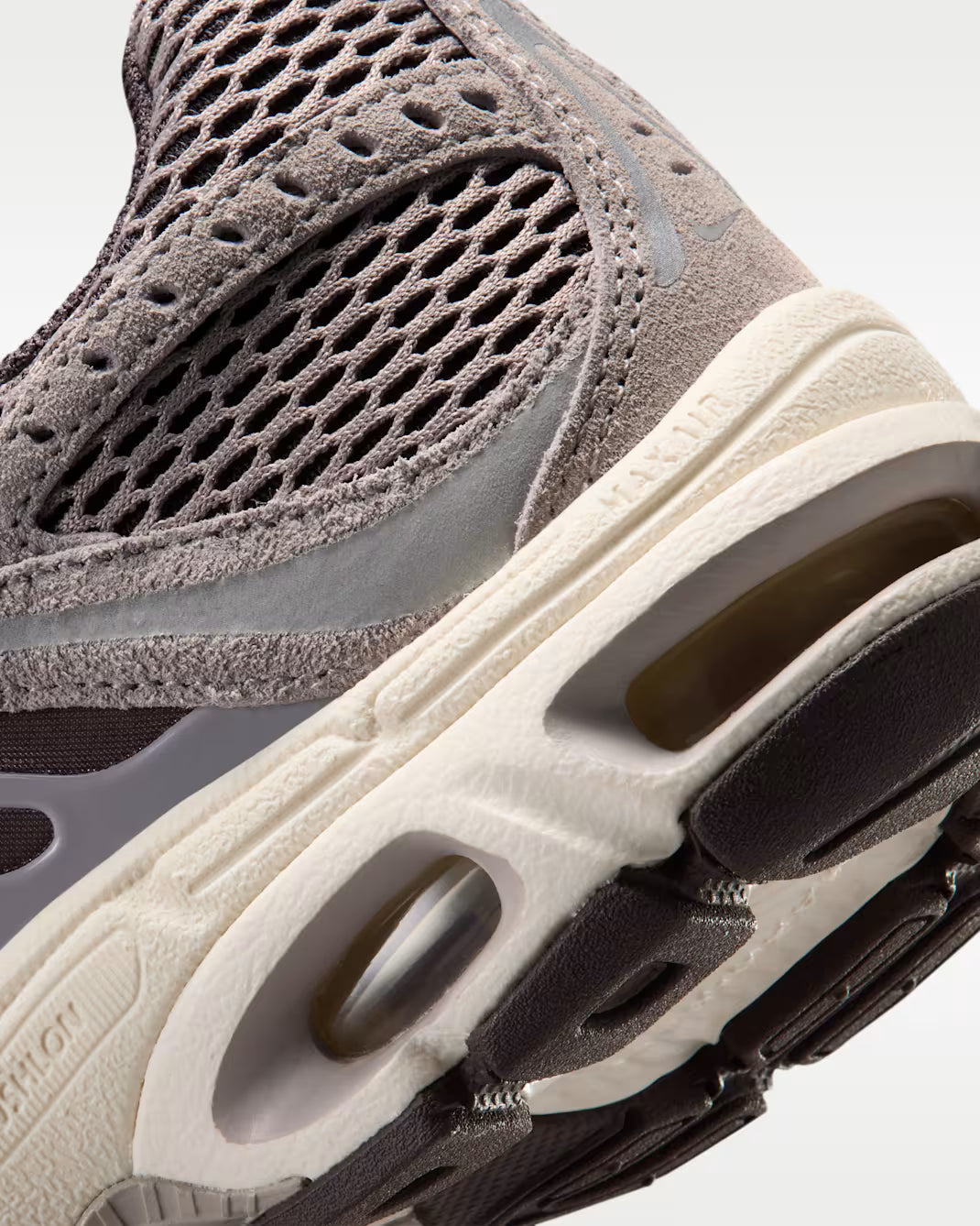 NIKE AIR MAX MOTO 2K