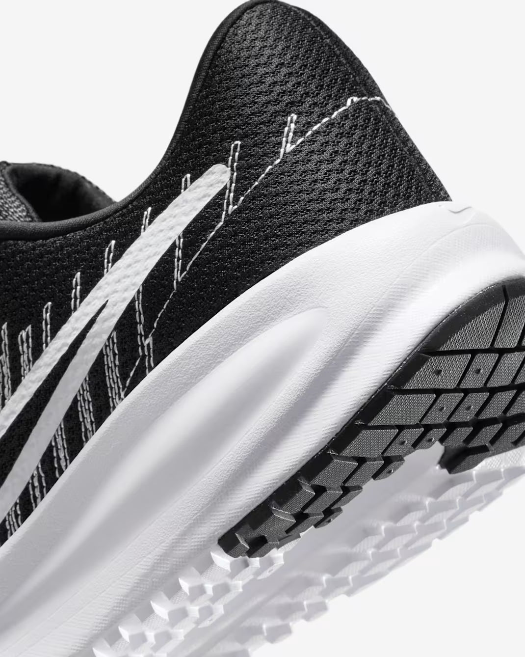 NIKE RUN DEFY