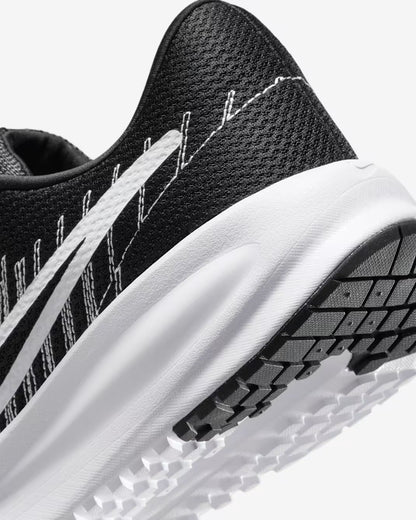 NIKE RUN DEFY
