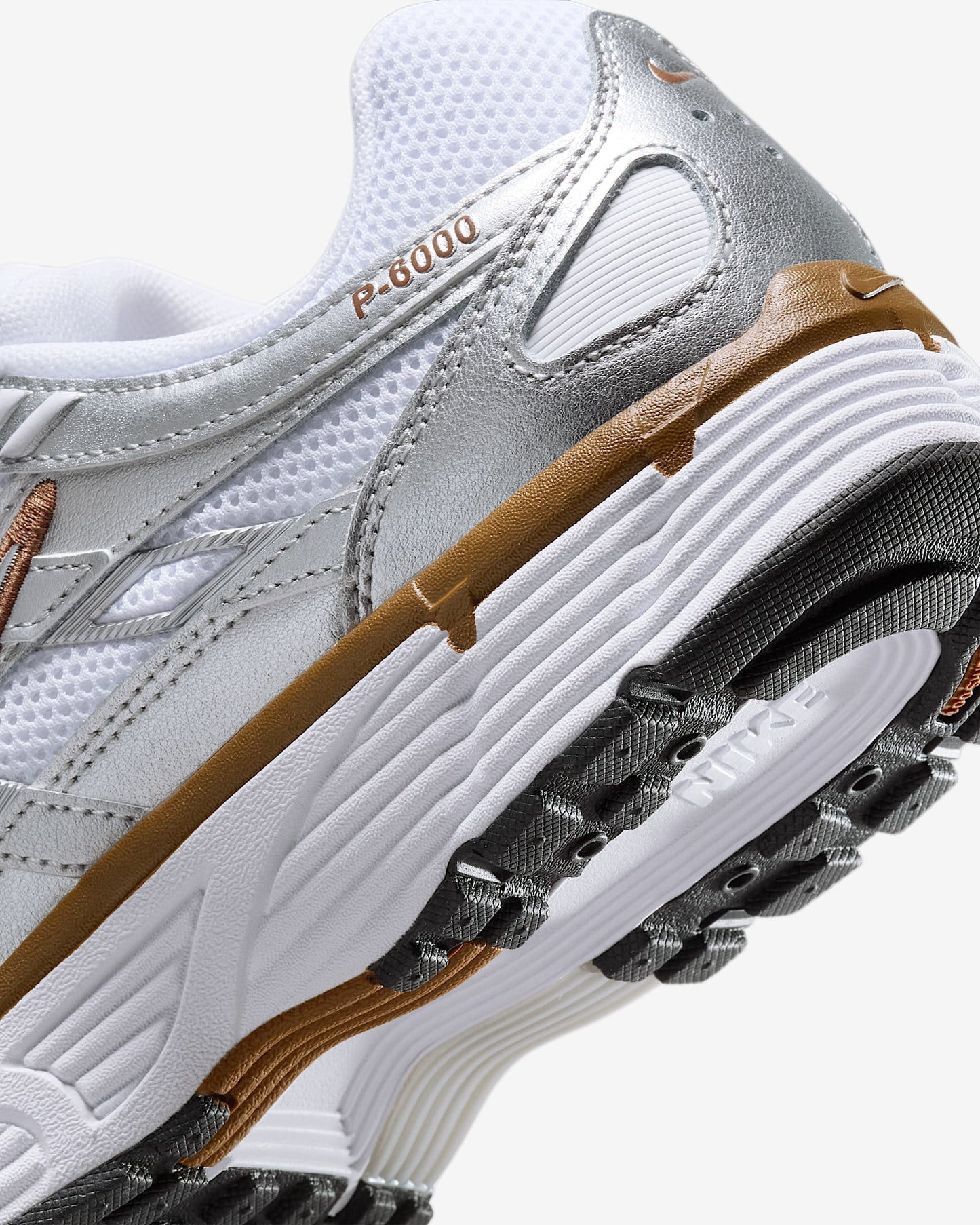 NIKE W P-6000
