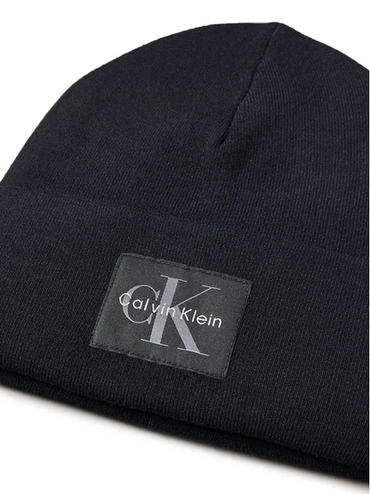 CALVIN KLEIN MONOLOGO PATCH BEANIE