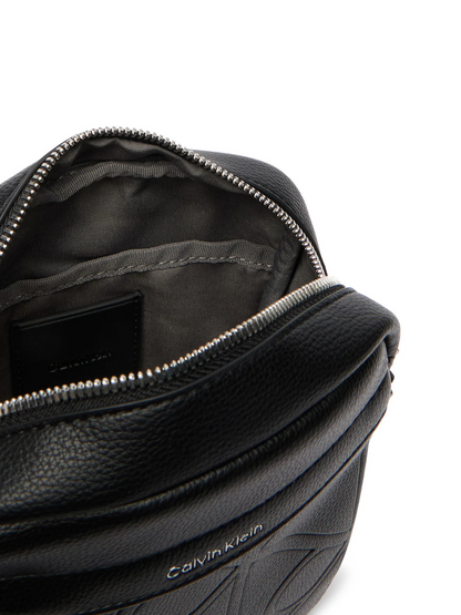 CALVIN KLEIN EMBLEM AOP EMBOSS REPORTER