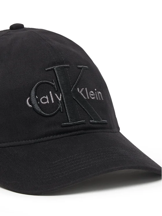 CALVIN KLEIN LARGE LAYERED MONOLOGO CAP