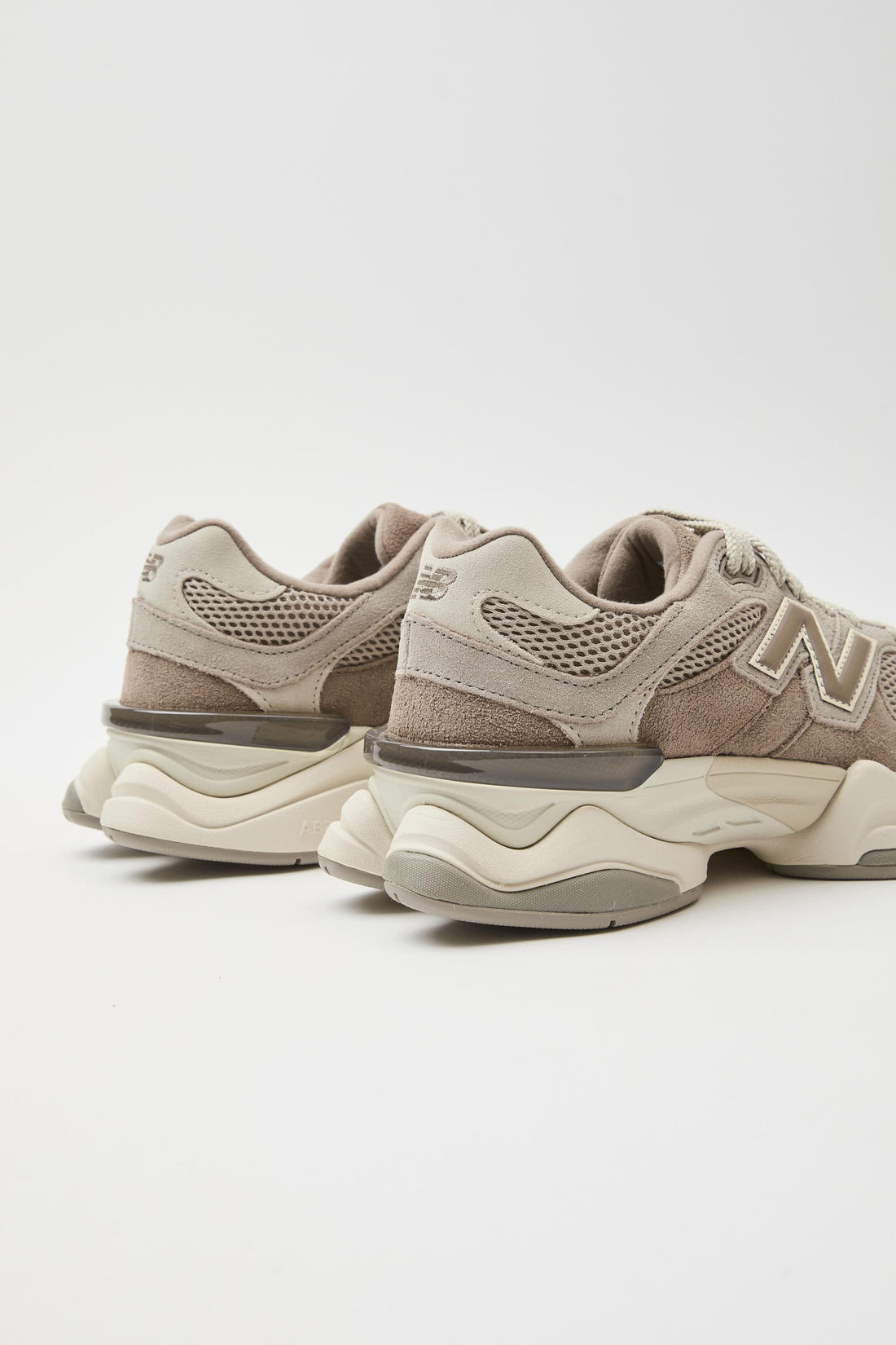 NEW BALANCE 9060 SHOE